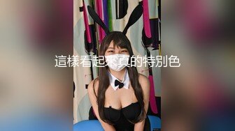 超清纯大学生妹纸新买道具假屌试用，全裸近距离特写掰穴，假屌进出抽插微毛美穴，翘起双腿掰开看的清楚